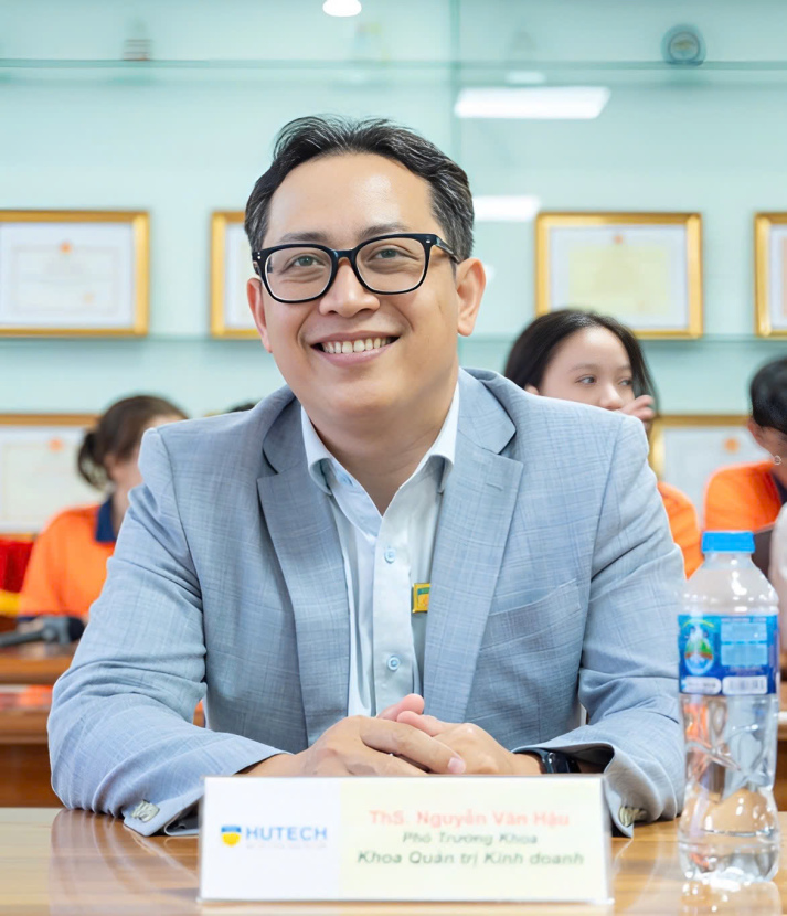 Ban lãnh đạo khoa Quản trị Kinh doanh 48