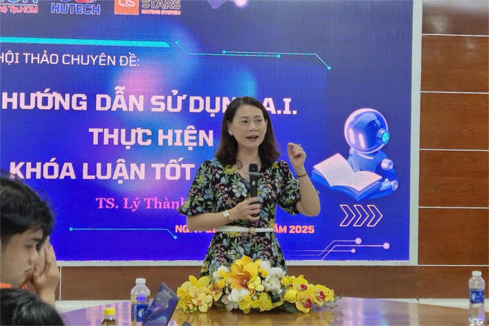 Sinh viên Khoa Quản trị Kinh doanh trang bị kỹ năng sử dụng A.I. để nâng tầm Khóa luận tốt nghiệp 45