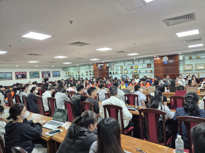 Sinh viên Khoa Quản trị Kinh doanh trang bị kỹ năng sử dụng A.I. để nâng tầm Khóa luận tốt nghiệp 30