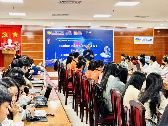 Sinh viên Khoa Quản trị Kinh doanh trang bị kỹ năng sử dụng A.I. để nâng tầm Khóa luận tốt nghiệp 32