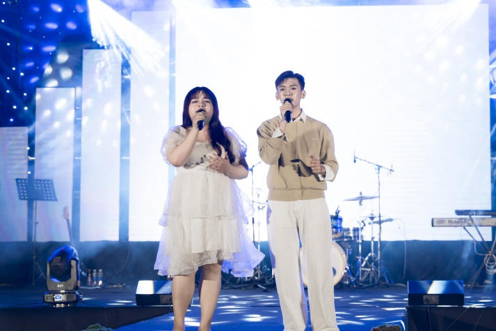 "Thuy Mien" variety show: A Journey of emotions from aspiration to success 74