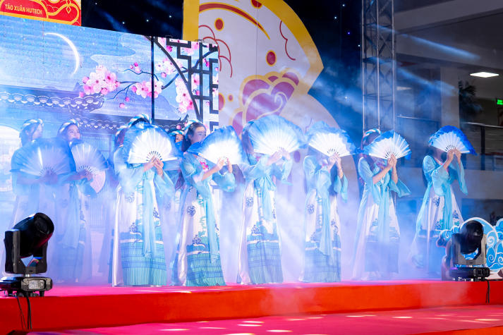 “Táo Xuân HUTECH 2024” - A Cultural Showcase Blending Tradition and Gen Z Creativity 38