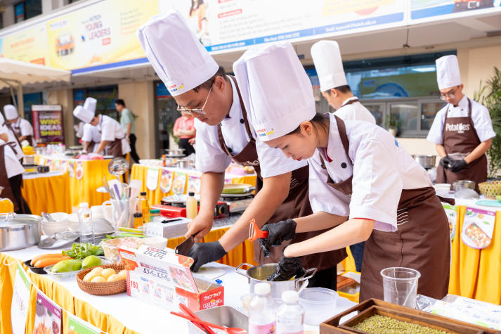 Vietnamese and American flavors collide at HUTECH Young Chefs 2025 39
