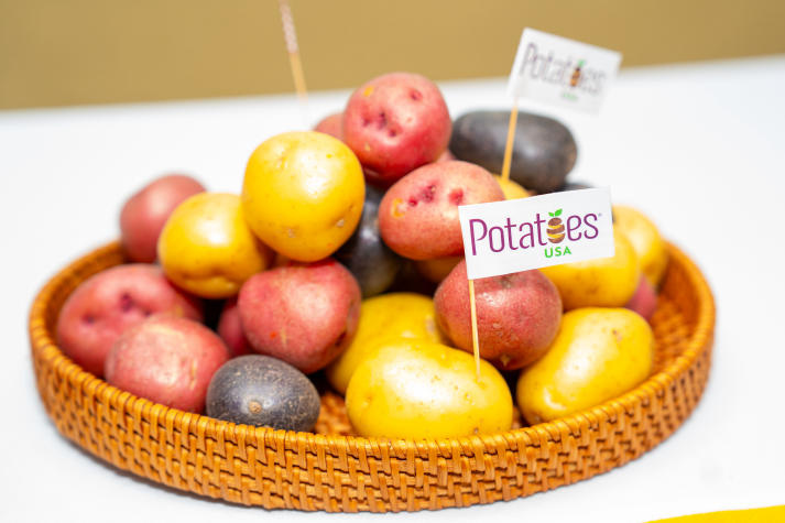 HUTECH Faculty of Tourism and Hospitality Management students learn international culinary techniques from experts 31