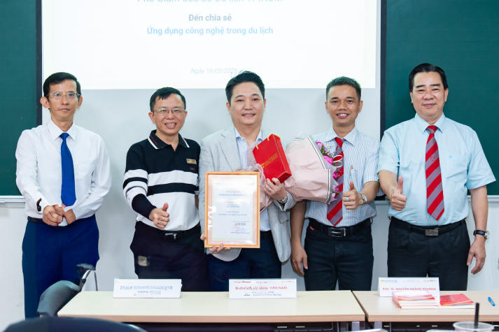 HUTECH Master’s student “Pioneer” the Future of Digital Tourism with the Deputy Director of Ho Chi Minh City Department of Tourism 72