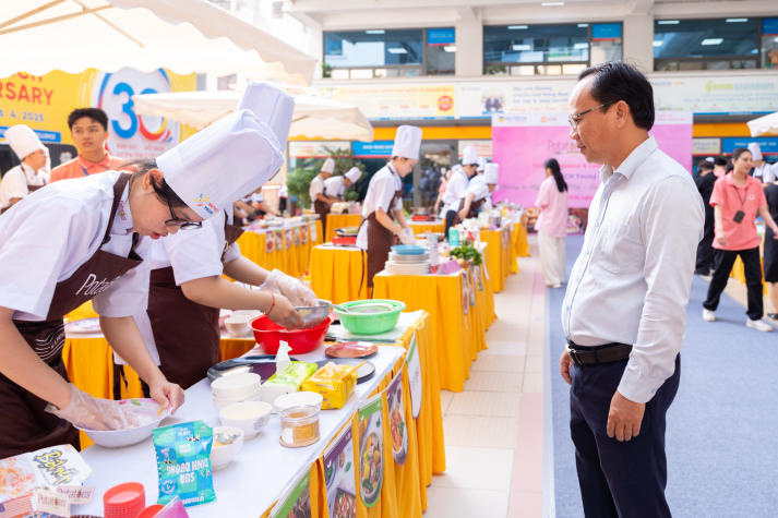 Vietnamese and American flavors collide at HUTECH Young Chefs 2025 82