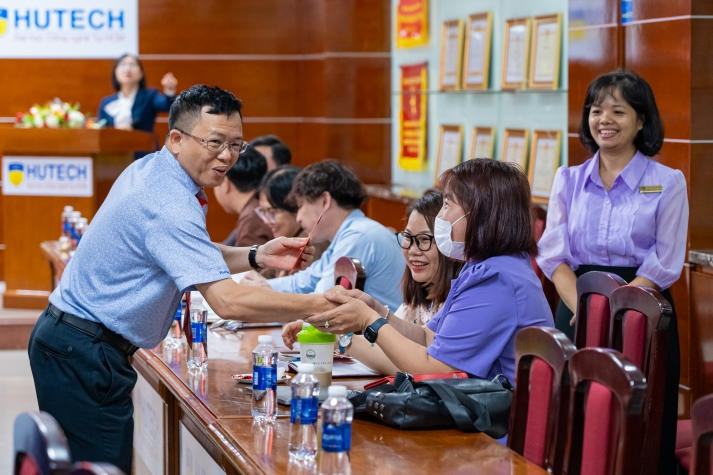 HUTECH Institute of Postgraduate Studies hosts New Year gathering and engages in productive discussions on postgraduate teaching methods 63