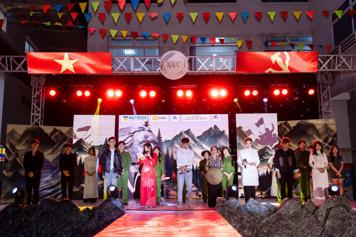 “Vệt - Hồn Việt trong tim mẹ”: A Journey of Emotion and Talent by HUTECH students 29
