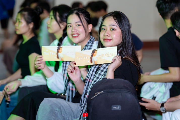 “Vệt - Hồn Việt trong tim mẹ”: A Journey of Emotion and Talent by HUTECH students 74