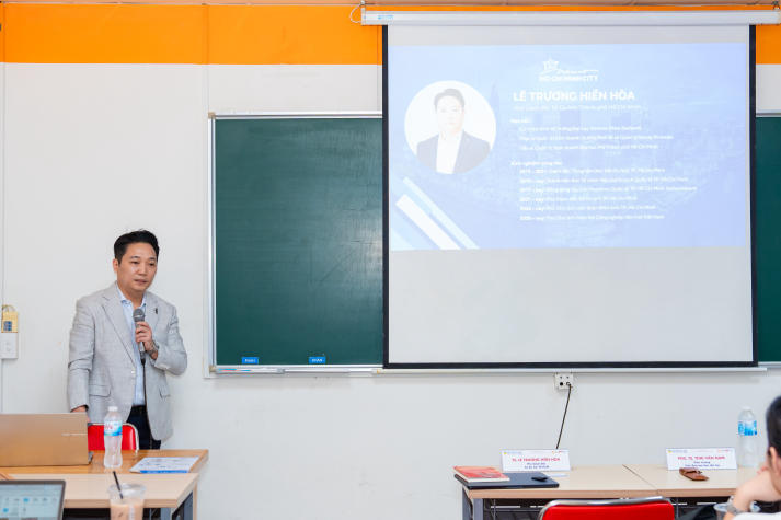 HUTECH Master’s student “Pioneer” the Future of Digital Tourism with the Deputy Director of Ho Chi Minh City Department of Tourism 11