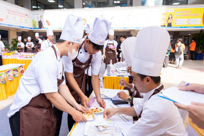 Vietnamese and American flavors collide at HUTECH Young Chefs 2025 90