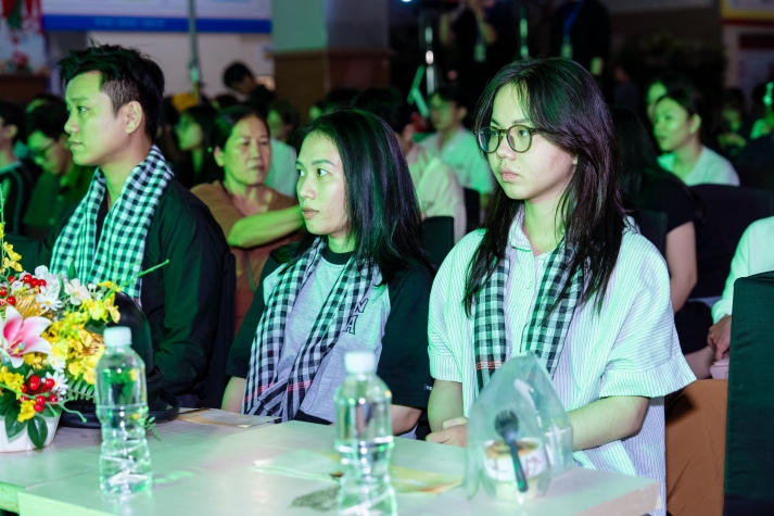 “Vệt - Hồn Việt trong tim mẹ”: A Journey of Emotion and Talent by HUTECH students 71