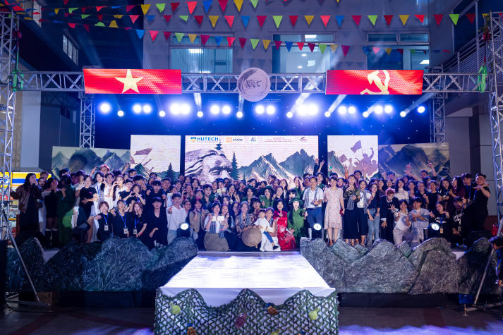 “Vệt - Hồn Việt trong tim mẹ”: A Journey of Emotion and Talent by HUTECH students 84