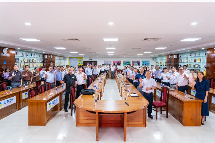 HUTECH Institute of Postgraduate Studies hosts New Year gathering and engages in productive discussions on postgraduate teaching methods 84