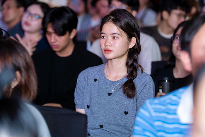 “Vệt - Hồn Việt trong tim mẹ”: A Journey of Emotion and Talent by HUTECH students 76