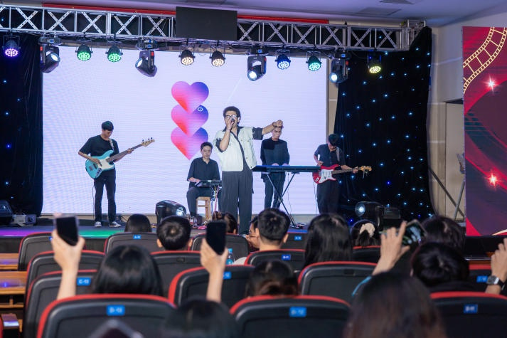 “Dream Station” – A multi-dimensional portrait of Saigon by HUTECH Tourism and Hospitality students 21