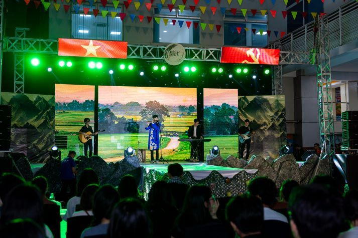 “Vệt - Hồn Việt trong tim mẹ”: A Journey of Emotion and Talent by HUTECH students 7