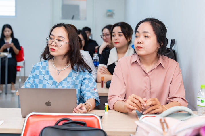HUTECH Master’s student “Pioneer” the Future of Digital Tourism with the Deputy Director of Ho Chi Minh City Department of Tourism 22