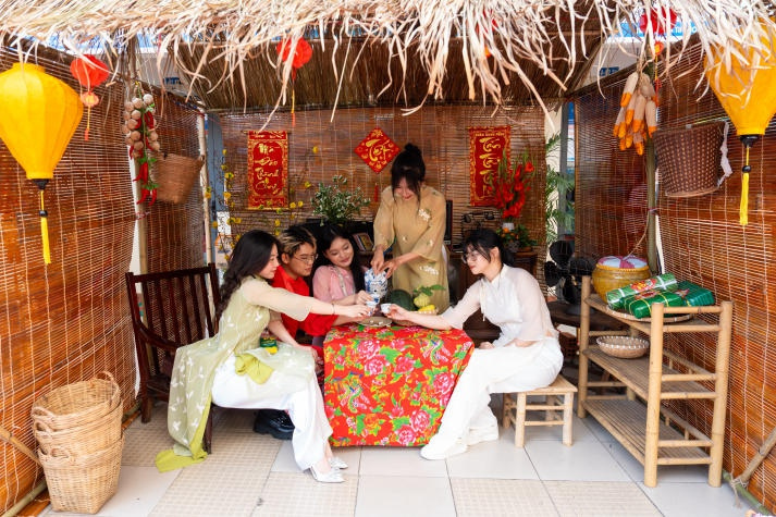 “Tet Nguyen Phong” showcases the unique beauty of traditional culture through the eyes of HUTECH’s Tourism and Hospitality students 70
