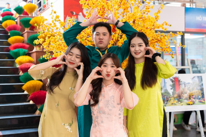 “Tet Nguyen Phong” showcases the unique beauty of traditional culture through the eyes of HUTECH’s Tourism and Hospitality students 79
