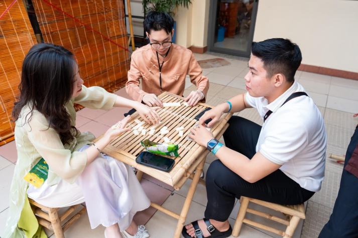 “Tet Nguyen Phong” showcases the unique beauty of traditional culture through the eyes of HUTECH’s Tourism and Hospitality students 75