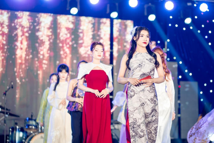 "Thuy Mien" variety show: A Journey of emotions from aspiration to success 102