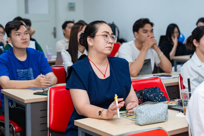 HUTECH Master’s student “Pioneer” the Future of Digital Tourism with the Deputy Director of Ho Chi Minh City Department of Tourism 24