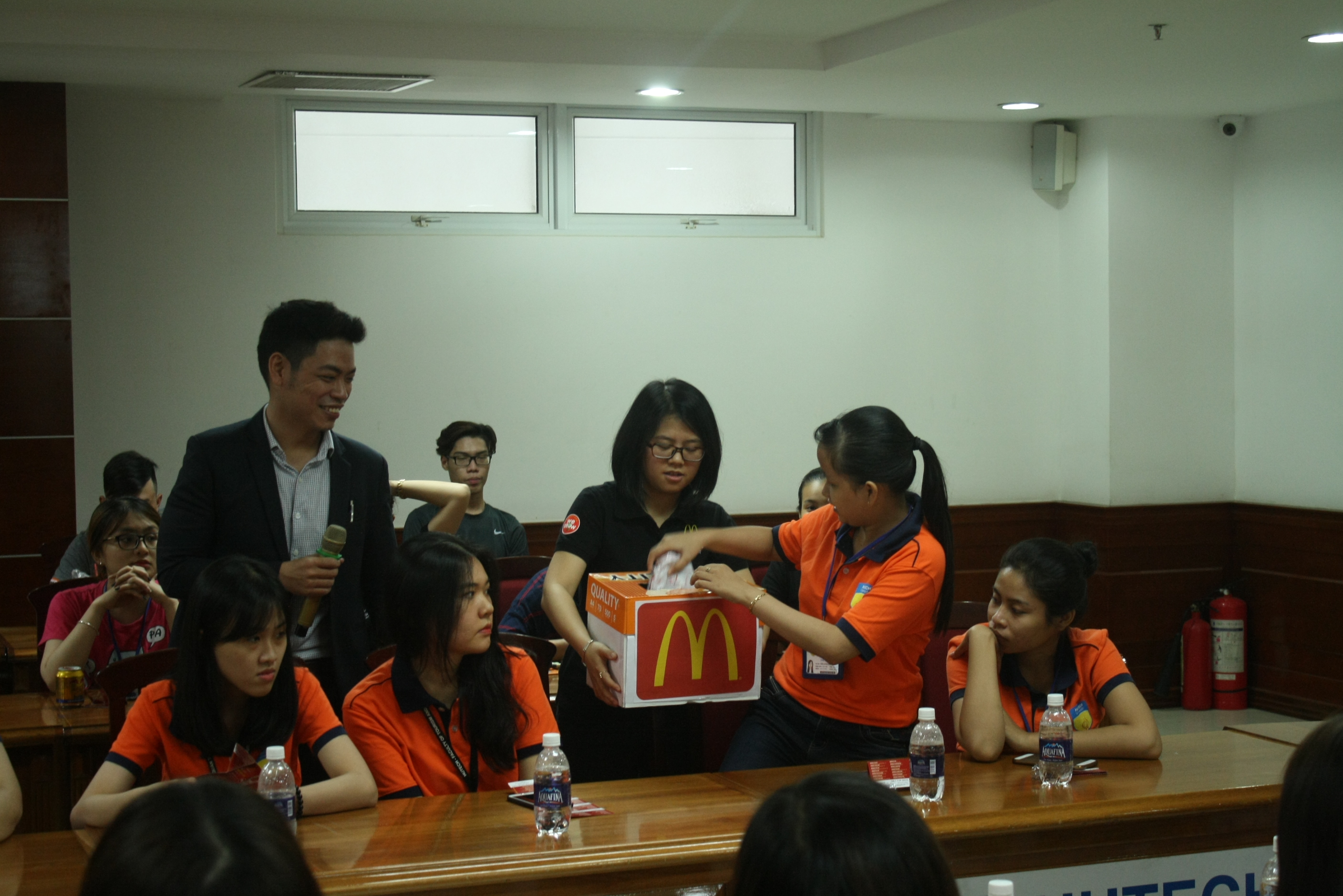 HỘI THẢO : “FASTFOOD INDUSTRY VÀ CƠ HỘI TRỞ THÀNH NHÀ QL TẠI MC DONALD’S” 61
