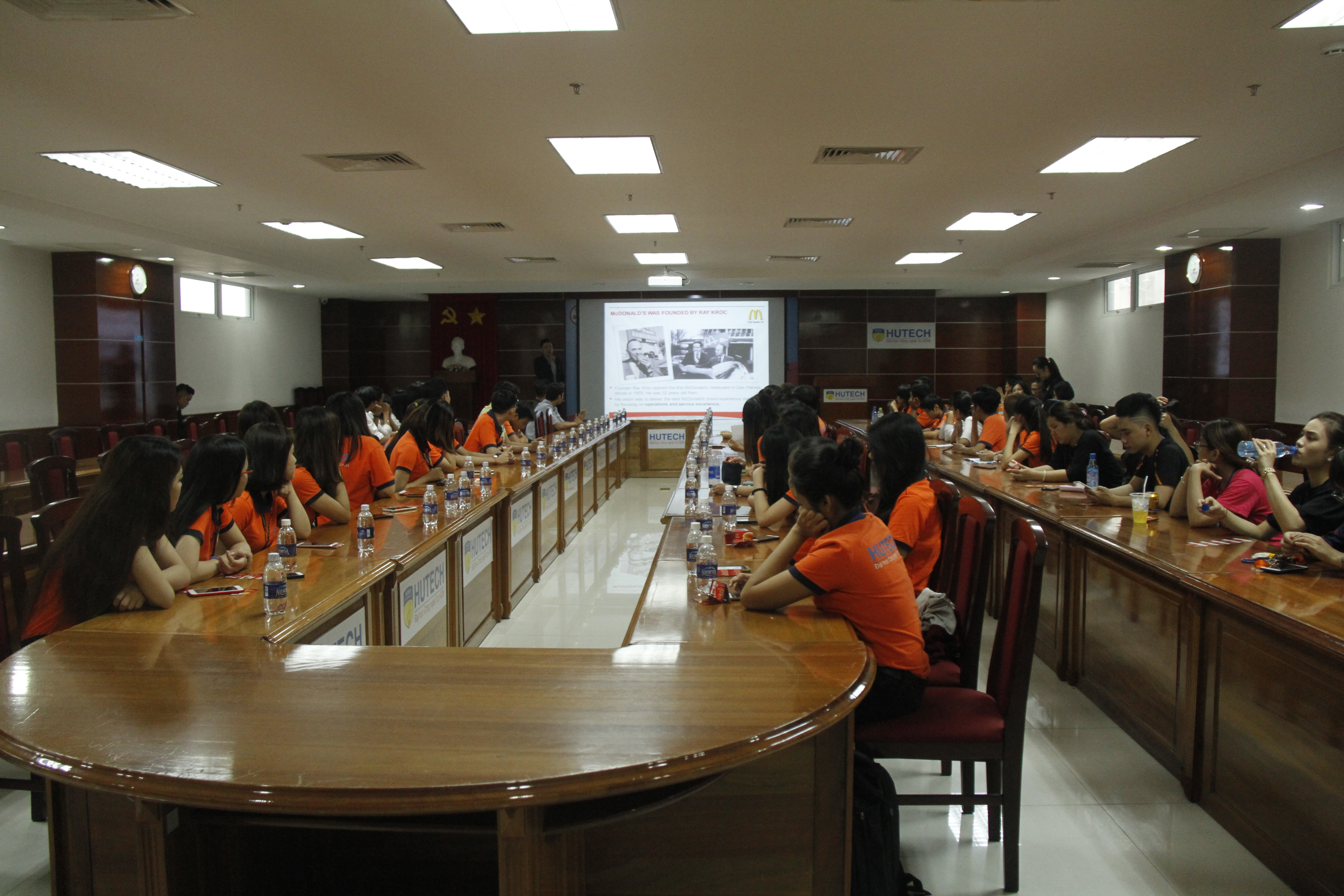 HỘI THẢO : “FASTFOOD INDUSTRY VÀ CƠ HỘI TRỞ THÀNH NHÀ QL TẠI MC DONALD’S” 17