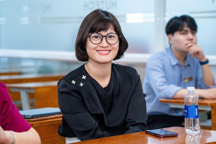 HỘI NGHỊ SINH VIÊN NGHIÊN CỨU KHOA HỌC HUTECH 2025 – PHÂN BAN TÀI CHÍNH - THƯƠNG MẠI 8
