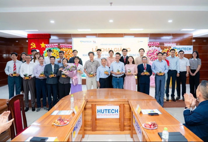 HUTECH khai giảng chương trình đào tạo Tiến sĩ, Thạc sĩ năm 2026 - Chào đón tân học viên Thạc sĩ ngành Thú y 32