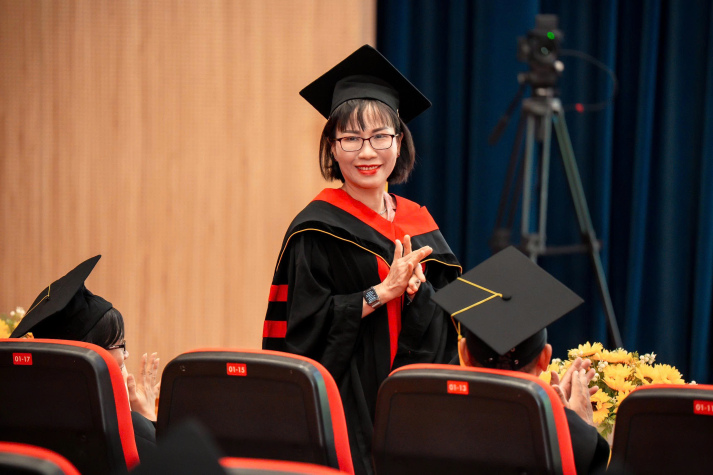 LỄ TRAO BẰNG TỐT NGHIỆP THẠC SĨ THÚ Y HUTECH ĐẦU TIÊN - HÀNH TRÌNH BỀN BỈ CHINH PHỤC TRI THỨC 15