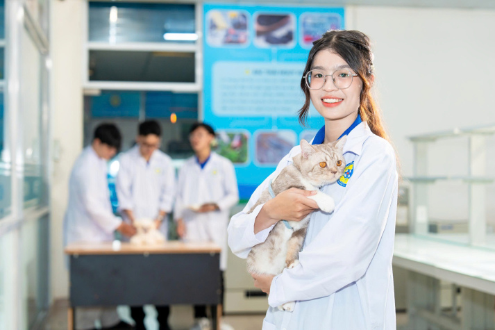 CHƯƠNG TRÌNH ĐÀO TẠO LIÊN NGÀNH THÚ Y CÔNG NGHỆ SỐ TẠI HUTECH – MÔ HÌNH ĐÀO TẠO BÁC SĨ THÚ Y ỨNG DỤNG TRÍ TUỆ NHÂN TẠO ĐẦU TIÊN TẠI VIỆT NAM 123