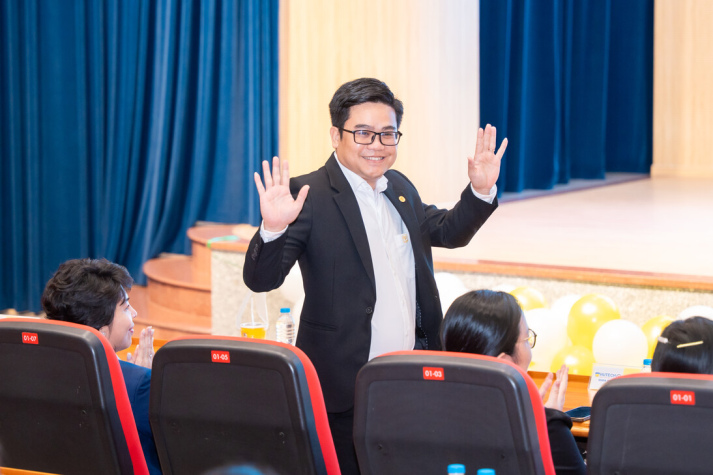 LỄ CHÀO ĐÓN TÂN SINH VIÊN KHÓA 2025 NGÀNH THÚ Y: HƠN 200 TRIỆU ĐỒNG HỌC BỔNG DÀNH CHO TÂN SINH VIÊN 113