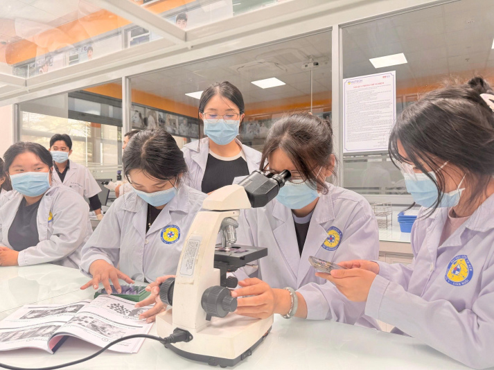 KHOA THÚ Y TỔ CHỨC KHÓA HỌC NGẮN HẠN “TIẾP CẬN CHẨN ĐOÁN VÀ ĐIỀU TRỊ UNG BƯỚU THÚ NHỎ TRONG THỰC HÀNH LÂM SÀNG” 24