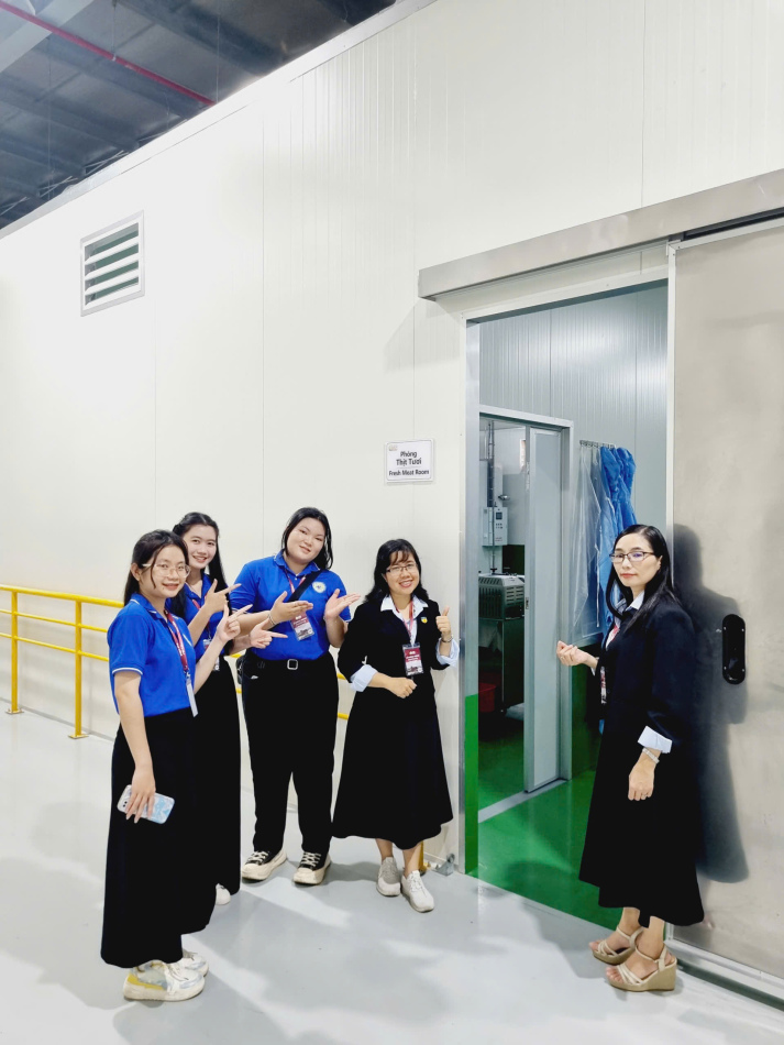 Khoa Thú y HUTECH tham gia Lễ khánh thành Nhà máy sản xuất thức ăn thú cưng Pet Like 27