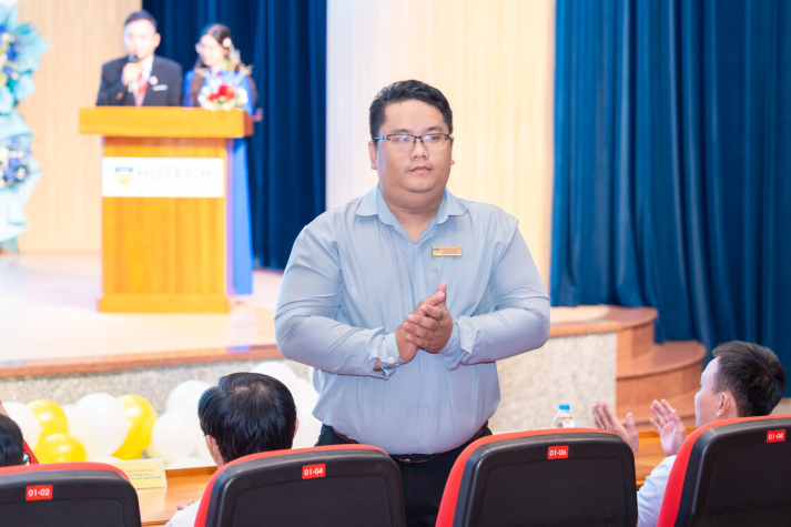 LỄ CHÀO ĐÓN TÂN SINH VIÊN KHÓA 2025 NGÀNH THÚ Y: HƠN 200 TRIỆU ĐỒNG HỌC BỔNG DÀNH CHO TÂN SINH VIÊN 131