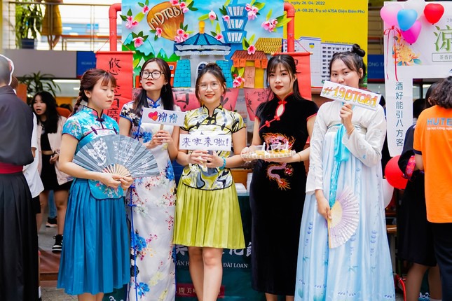 Tham quan doanh nghiệp, giao lưu quốc tế: Sinh viên Ngôn ngữ Trung HUTECH tự tin có việc sớm 55