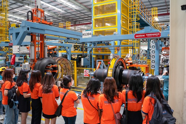 Tham quan doanh nghiệp, giao lưu quốc tế: Sinh viên Ngôn ngữ Trung HUTECH tự tin có việc sớm 32