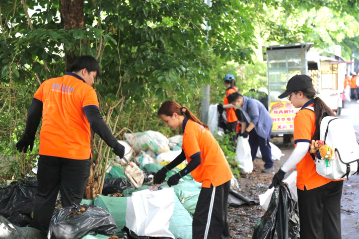 Sinh viên Khoa Trung Quốc học hưởng ứng chiến dịch "Clean up Việt Nam lần 8" với chủ đề "Vì một Việt Nam xanh" 31