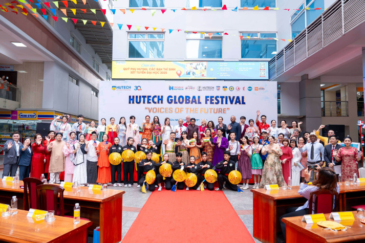 Khoa Trung Quốc học xuất sắc đạt giải ba Trang trí Gian hàng tại HUTECH Global Festival 2025 8