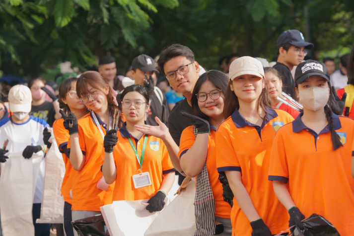 Sinh viên Khoa Trung Quốc học hưởng ứng chiến dịch "Clean up Việt Nam lần 8" với chủ đề "Vì một Việt Nam xanh" 22