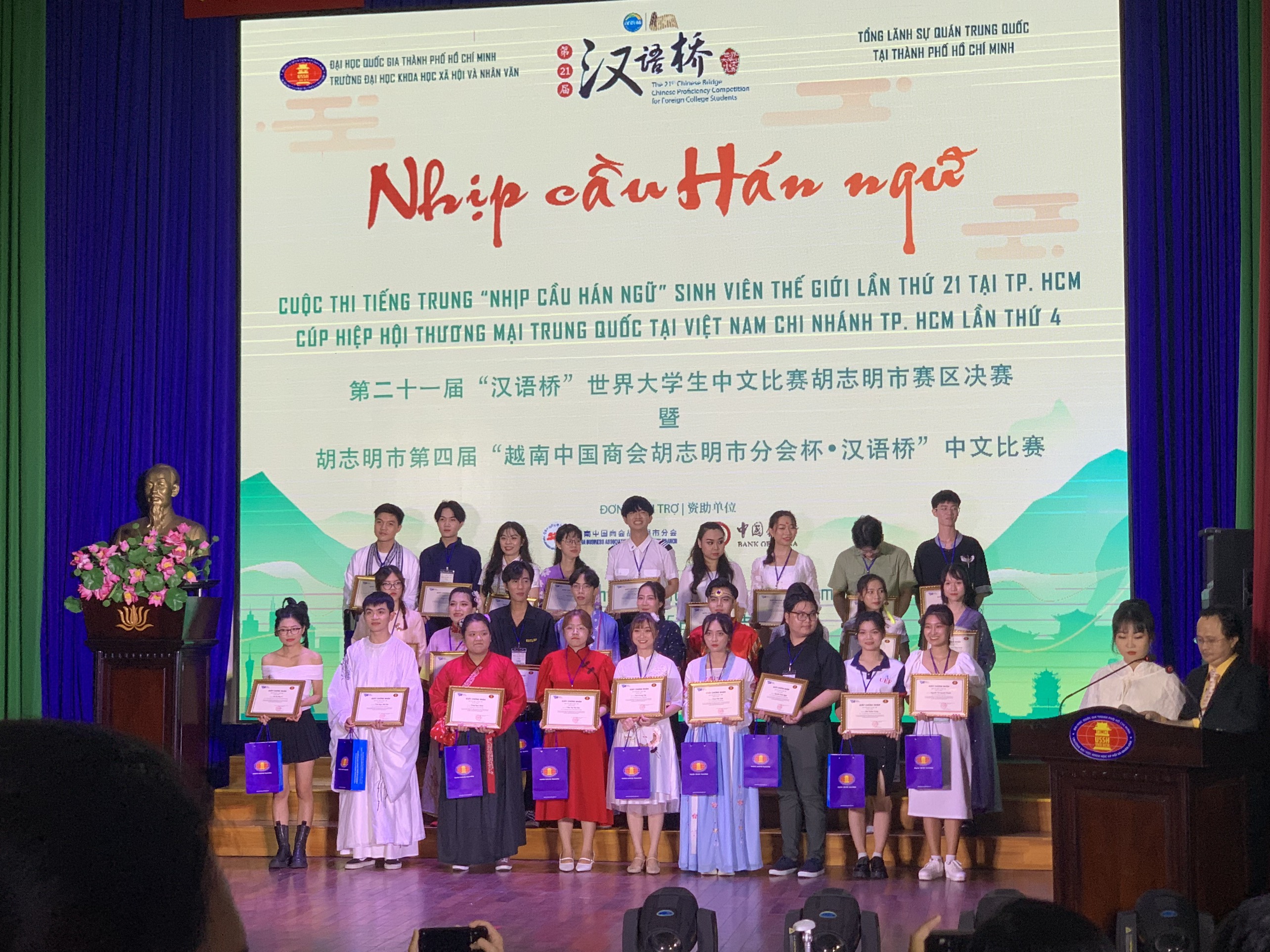 Sinh viên Khoa Trung Quốc học đạt giải Khuyến khích cuộc thi “Nhịp cầu Hán ngữ”