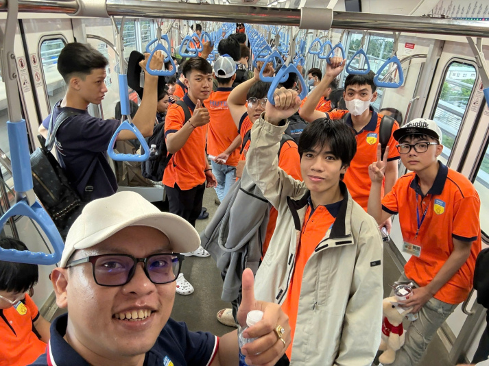 HÀNH TRÌNH KHÁM PHÁ THÀNH PHỐ THÚ VỊ CỦA TÂN SINH VIÊN 2025 30