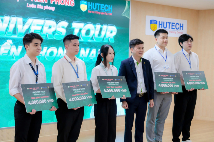 SÔI NỔI CHƯƠNG TRÌNH "UNIVERS TOUR" CÙNG NHỰA TIỀN PHONG 48