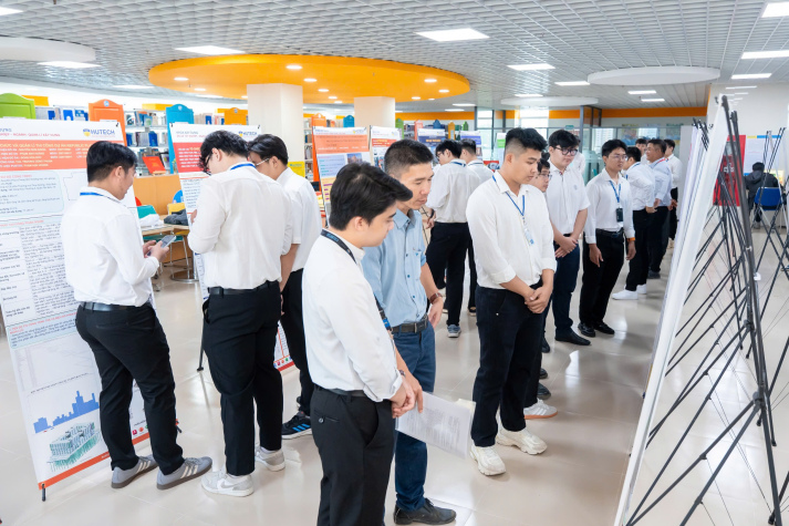 TRƯNG BÀY ĐỒ ÁN TỐT NGHIỆP KHOA XÂY DỰNG – HUTECH: NƠI HỘI TỤ NHỮNG Ý TƯỞNG SÁNG TẠO VÀ KẾT NỐI CƠ HỘI NGHỀ NGHIỆP 15