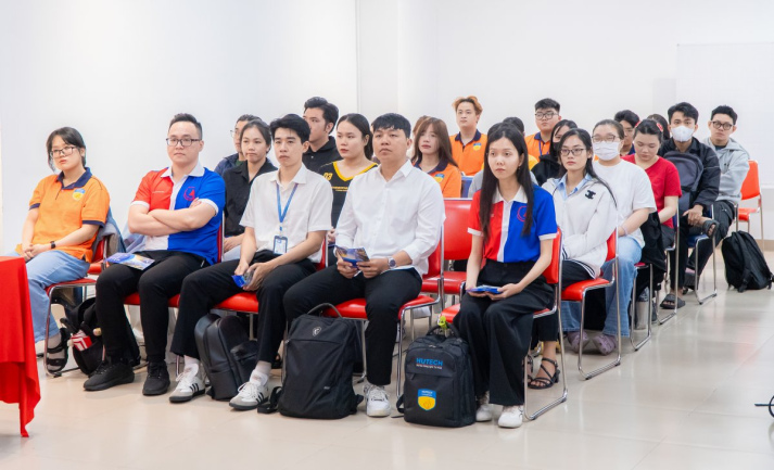 TRAO ĐỔI ĐỊNH HƯỚNG NGHỀ NGHIỆP CHO SINH VIÊN CÙNG CÔNG TY AUREOLE CSD 16