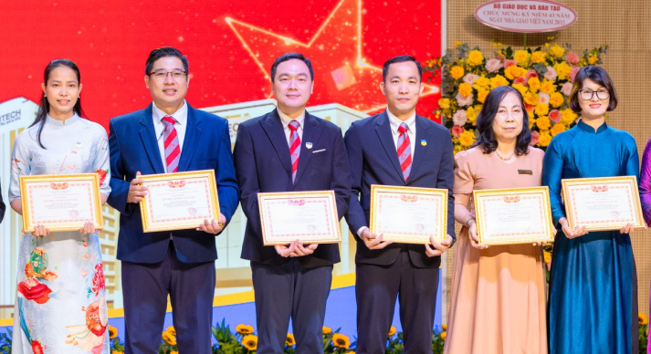 KHOA XÂY DỰNG NHẬN KHEN THƯỞNG NHÂN KỶ NIỆM 20/11/2025 65