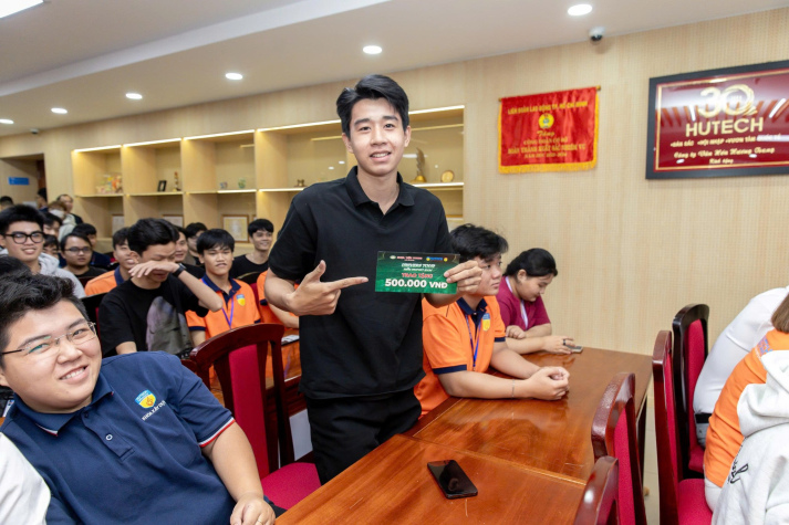 SÔI NỔI CHƯƠNG TRÌNH "UNIVERS TOUR" CÙNG NHỰA TIỀN PHONG 121