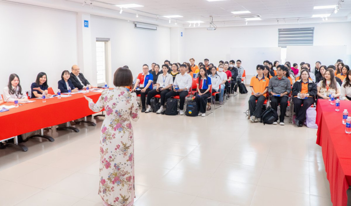 TRAO ĐỔI ĐỊNH HƯỚNG NGHỀ NGHIỆP CHO SINH VIÊN CÙNG CÔNG TY AUREOLE CSD 14